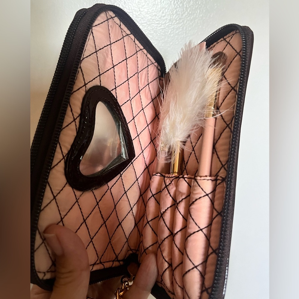 Juicy Couture x Sephora brush wallet - Picture 3 of 7